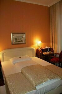 Newly renovated Boutique Hotel Vier Jahreszeiten in the heart of Salzburg, Забронировать Отель Отели Окрестностей Зальцбурга 3 звезды, рядом с Зальцбургский государственный театр, 3*