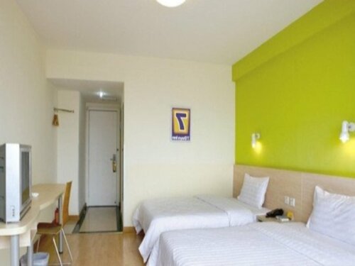 7 Days Inn Yulin Guang Ji Da Sha Branch, Book Hotel Hoteller i Shaanxi med parkering, Parkering