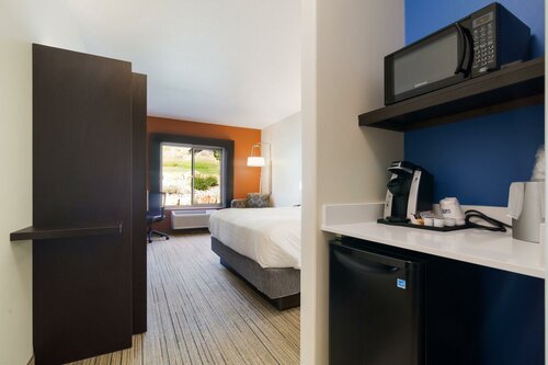 Holiday Inn Express Hotel & Suites Custer by IHG, Забронировать Отель Кастер Wind Cave National Park