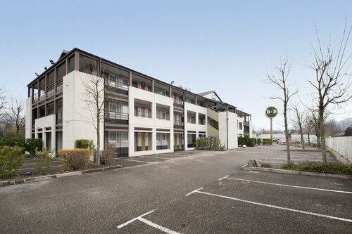 B&B HOTEL Grenoble Université 1, Book Bed and Breakfast Hoteller i Rhône-Alps med parkering, Parkering