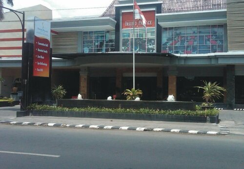 Insumo Palace Hotels & Resorts, Prenota Hotel Kediri East Java