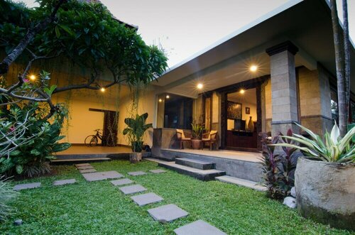 Villa Nesanur - Comfortable & Spacious Beachside Sanur, Забронировать Вилла Санур Denpasar Municipality