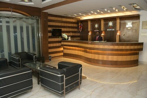 Hotel Buddha International, Забронировать Отель Отели штата Карнатаки с парковкой, Парковка