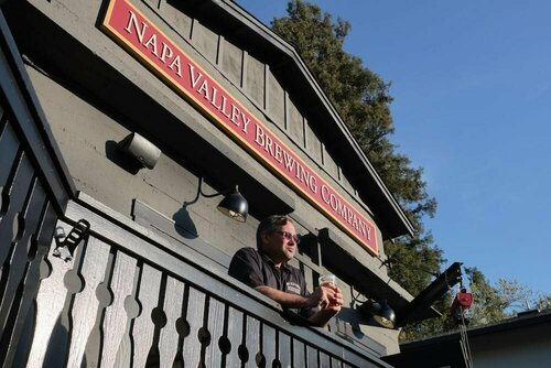 Calistoga Inn Restaurant & Brewery, Забронировать Гостевой дом Калистога Винная долина Напа, рядом с Ярмарки Napa County Fairgrounds