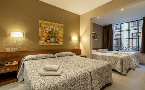 Hotel Aneto, Забронировать Отель Отели Барселоны с парковкой, рядом с Музей MIBA, Парковка