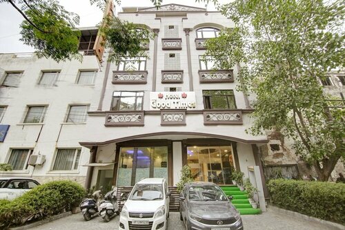 Hotel Good Times - 3 Minutes from Metro, Забронировать Отель Отели Нью-Дели с парковкой, Парковка