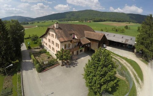 Hôtel-Gîte rural à 3 km de Delémont, Prenota Hotel  