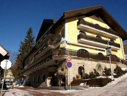 Wellness Hotel Windsor, Забронировать Отель Шпиндлерув-Млин Краловеградецкий край
