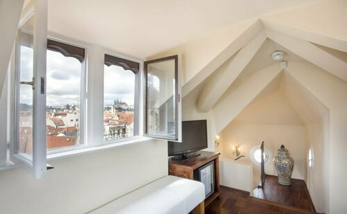 The Iron Gate Hotel & Suites, Book Hotel Hoteller i Prag med parkering, nær Spanish Synagogue Prague, Parkering