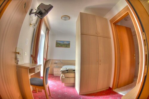 Hotel Cristallo, Забронировать Отель Отели Виго-ди-Фасса с парковкой, рядом с Vigo - Ciampedie Ski Lift, Парковка