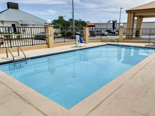 Quality Suites Baton Rouge, Book Hotel Hoteller i Missouri med pool, Swimmingpool