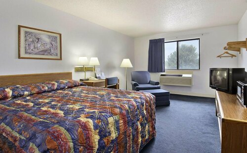 Super 8 by Wyndham Ankeny/Des Moines Area, Забронировать Отель Анкени Айова