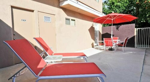 Bearfoot Inn, Забронировать Отель Палм-Спрингс Coachella Valley, рядом с Ruth Hardy Park