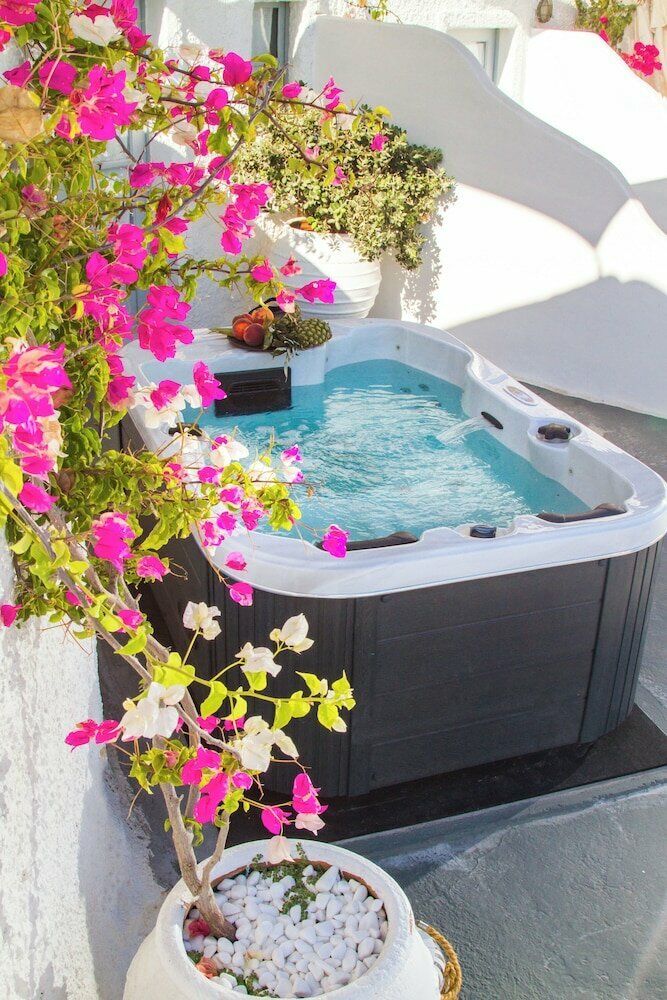 Alexander's Suites