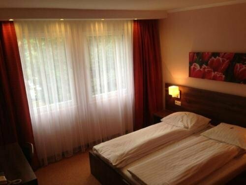 Hotel Europa, Забронировать Отель Эльблонг 