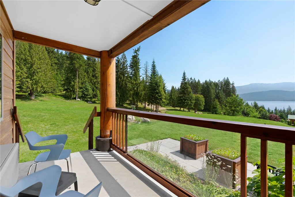 Kootenay Lakeview Spa Resort