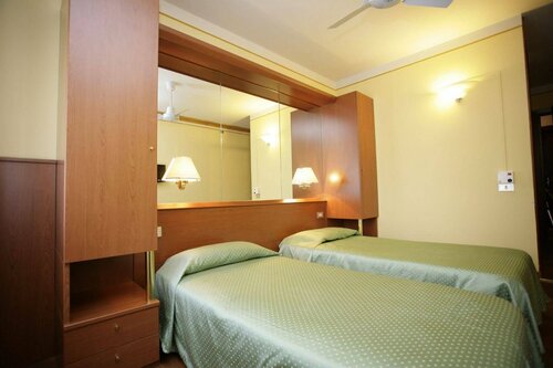 Hotel Ezzelino, Забронировать Отель Сан-Ценоне 