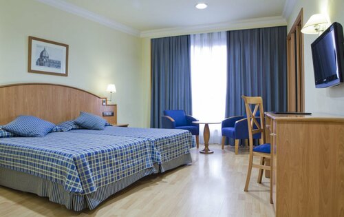 II Castillas Madrid, Забронировать Отель Отели Мадрида с завтраком, рядом с Здание Grassy, Завтраки