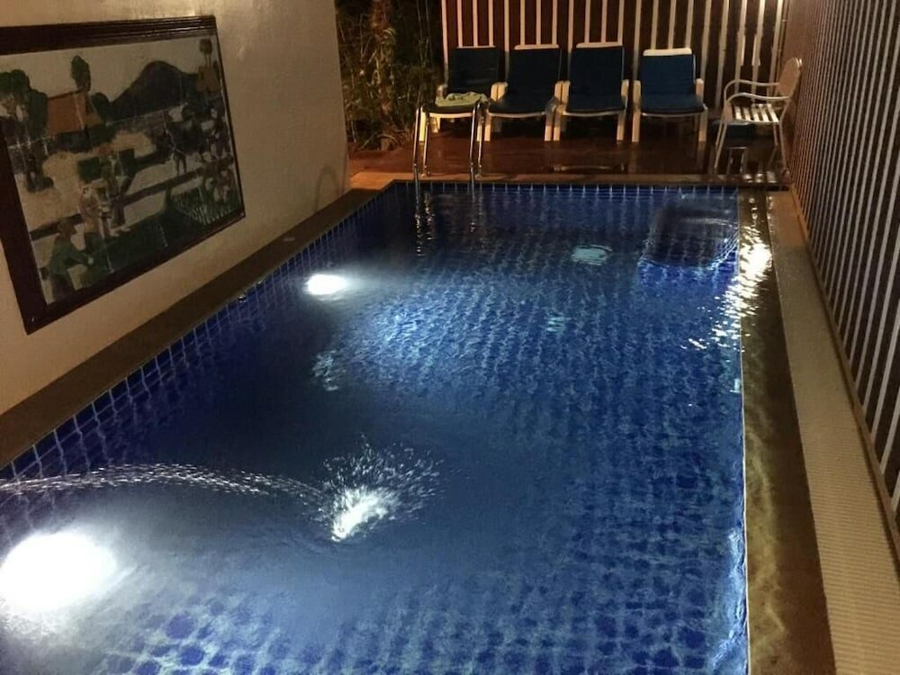 Phuket Airport Suites & Lounge Bar - Club 96