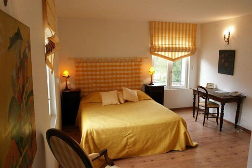 Château de La Dame Blanche - Logis, Book Hotel Geneuille Doubs