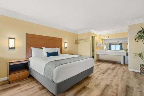 Travelodge by Wyndham San Clemente Beach, Забронировать Отель Сан-Клементе Beach Cities Orange County