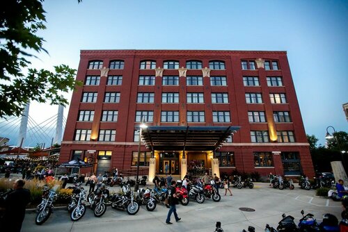 The Iron Horse Hotel, Book Hotel Wisconsin hoteller med parkering, Parkering