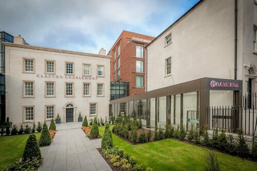 Clayton Hotel Charlemont Dublin City, Забронировать Отель Отели Дублина с парковкой, рядом с RHA School, Парковка