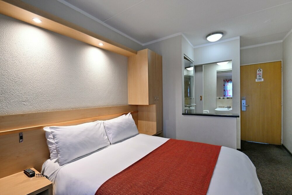 Road Lodge Carnival City