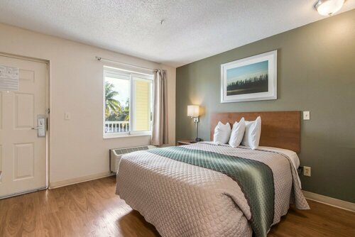 HomeTowne Studios by Red Roof Fort Lauderdale, Забронировать Отель Форт-Лодердейл Broward County