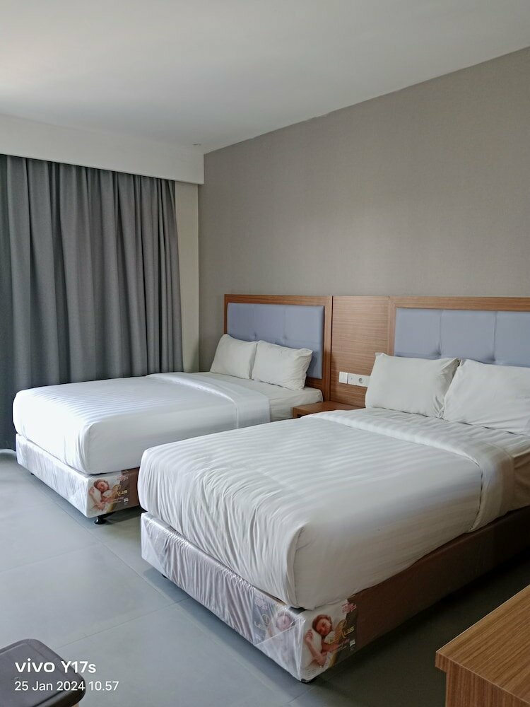 RedDoorz Plus At Hotel Sofia Pangandaran