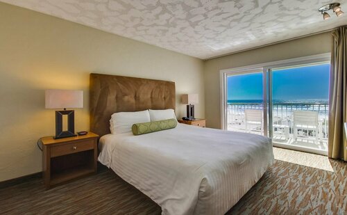 Surfer Beach Hotel, Забронировать Отель Отели Сан-Диего 3 звезды, рядом с Пляж Ривьера-Шорс, 3*