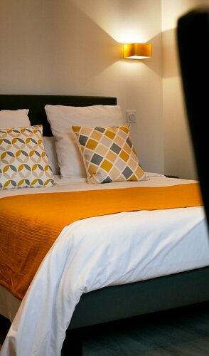 Le central, Book Hotel Hoteller i Étang de Thau med parkering, Parkering
