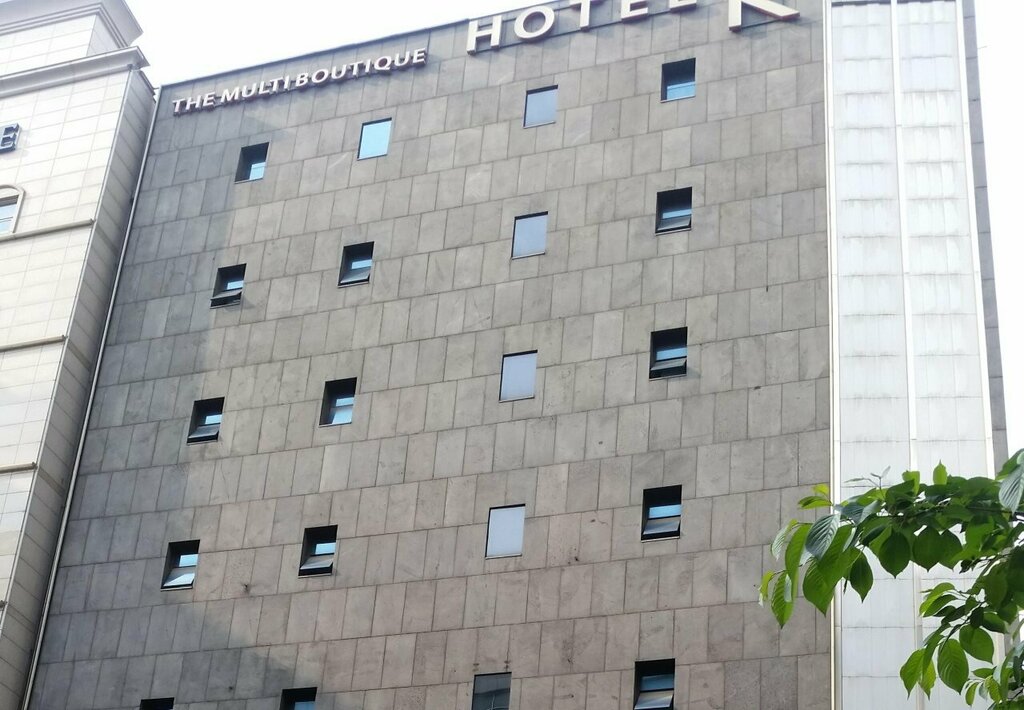 R Hotel
