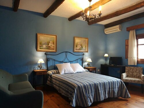 Hotel Restaurante Las Buitreras, Забронировать Отель Отели Эль-Кольменар с бассейном, Бассейн