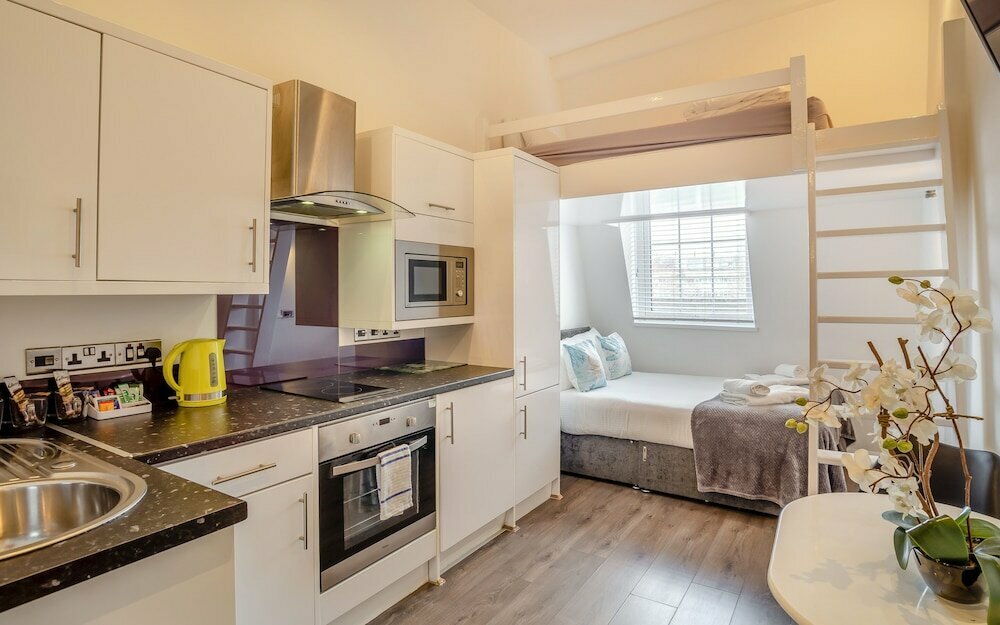 Fox House, Studio Apartments