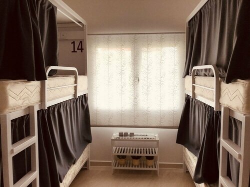 Albergue SIXTOs no Caminho, Забронировать Отель Сантьяго-де-Компостела А-Корунья, рядом с Monastery of San Martin Pinario