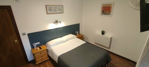 Hostal Cruce, Book Hostel / Vandrerhjem Villafranca del Bierzo 