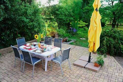 B&B - En Alsace avec Annie, Book Bed and Breakfast Hotels in Saverne with Parking, Parking