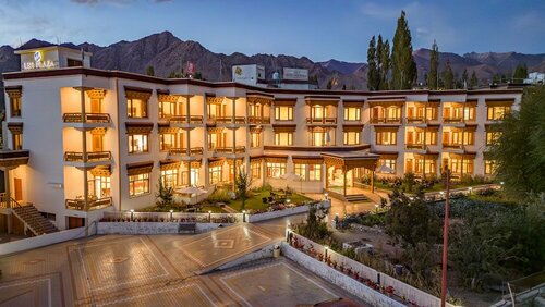 Hotel Leh Plaza, Забронировать Отель Отели Лех с парковкой, Парковка