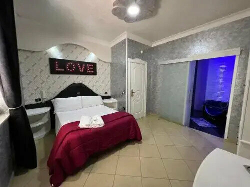 Hotel Tiffany Snc Dei F. Lli Ciccarelli Nicola D. E, Book Hotel Napoli Campania
