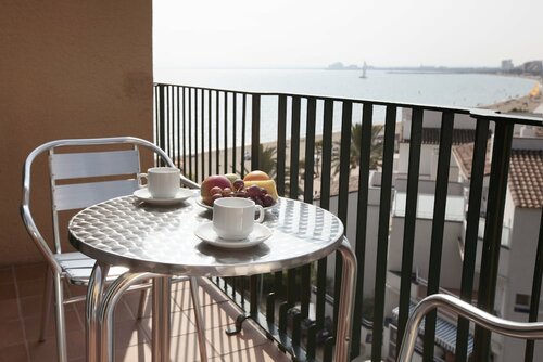 Hotel Roses Platja, Забронировать Отель Отели Росас с бассейном, Бассейн