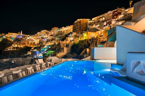 Athina Luxury Suites, Забронировать Отель Отели Тиры с бассейном, Бассейн