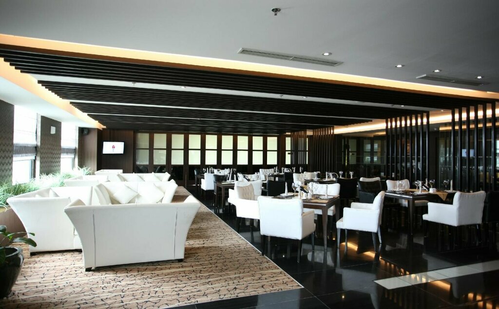 Grand Aston Medan