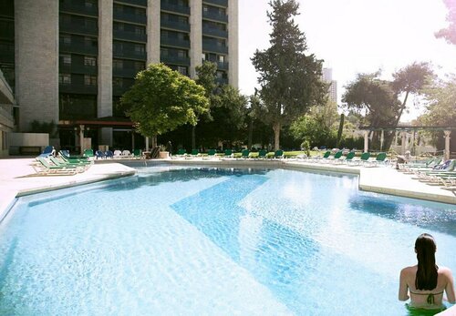 Jerusalem Gardens Hotel & Spa, Varaa Lomakeskus Jerusalem hotellit, joissa on uima-allas, lähellä Knesset, Uima-allas