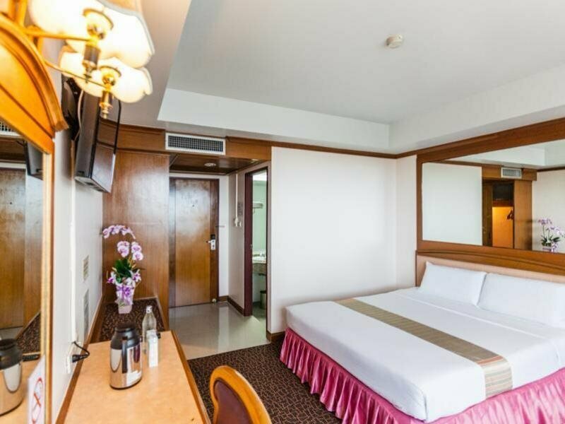 V. L. Hat Yai