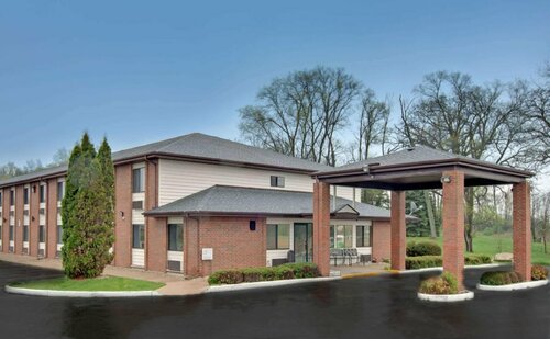 Baymont Inn & Suites by Wyndham Richmond, Book Hotel Richmond Illinois