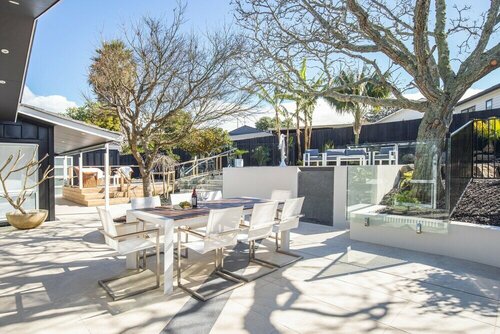 Attitude BnB Ltd, Book Bed and Breakfast Hoteller i Auckland Region med pool, Swimmingpool