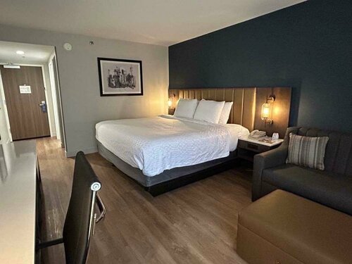 Best Western Plus Meadowlands, Забронировать Отель Отели Нью-Джерси с парковкой, Парковка