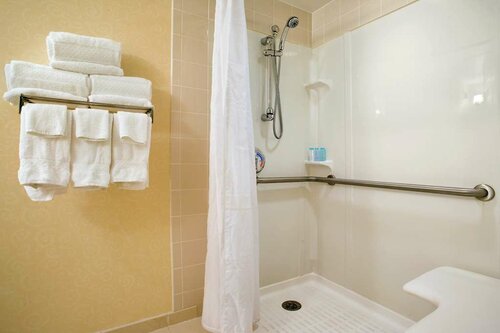 Hilton East Brunswick, Забронировать Отель Отели Ист-Брунсвик с бассейном, Бассейн