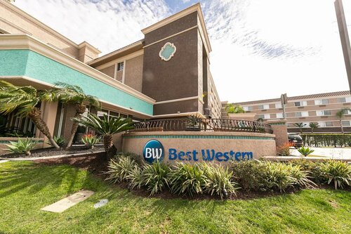 Best Western Inn & Suites San Diego Zoo -SeaWorld Area, Забронировать Отель Отели Сан-Диего 3 звезды, рядом с Cygnet Theatre, 3*
